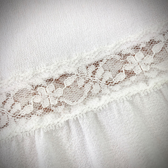 🛍️2/$20🛍️ Soprano White Lace Inset Boho Crinkle Swing Tank - Picture 4 of 6